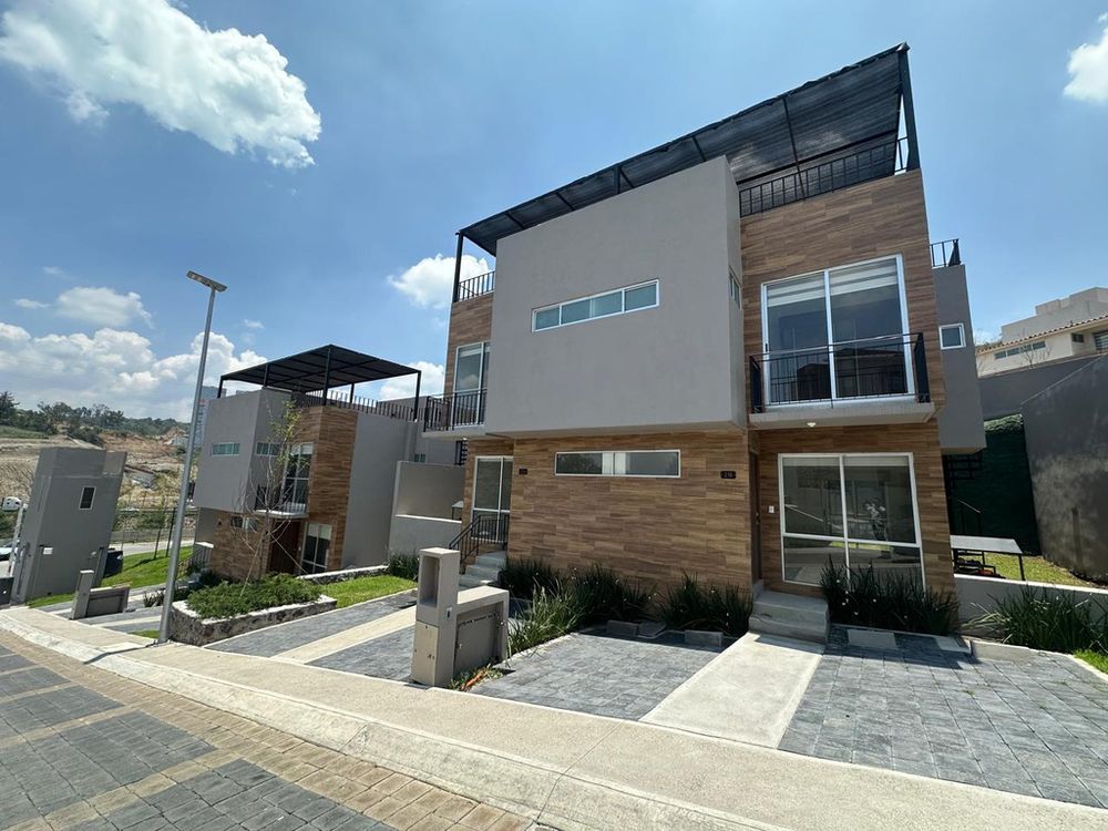 Desarrollo habitacional con ventanas de aluminio