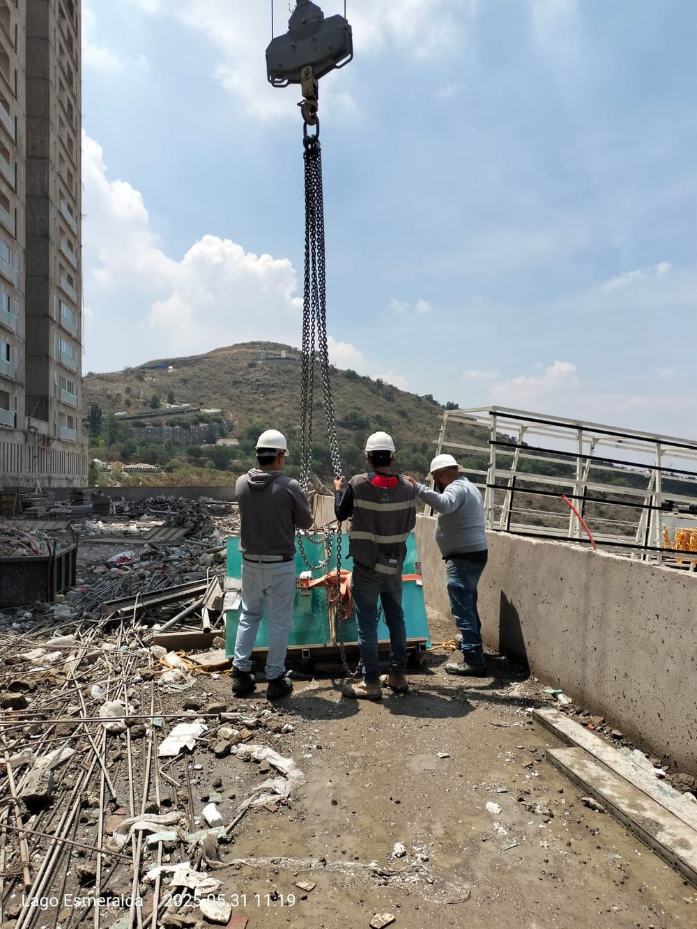 Equipo de Escalumex en supervisión de obra
